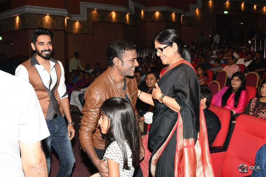 Aatadukundam-Raa-Movie-Audio-Function